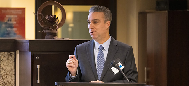 Dr Cruz addresses attendees at Foundation luncheon
